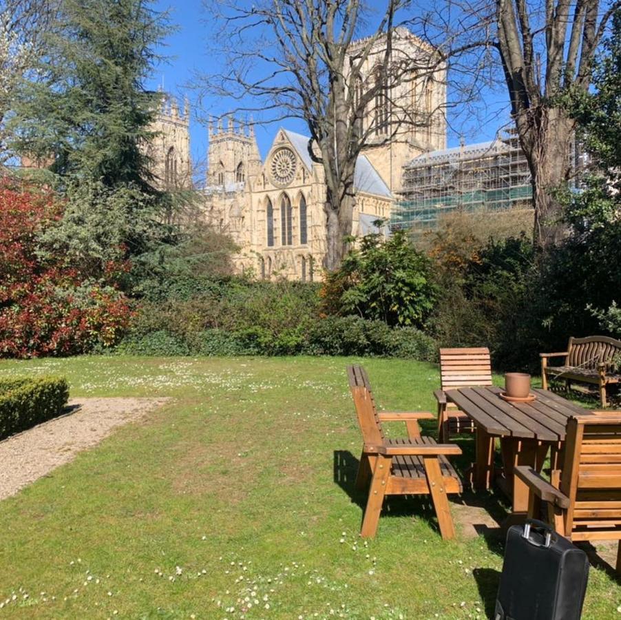 Minster View Apartment At Talbot Court, York Buitenkant foto