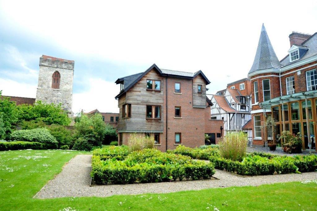 Minster View Apartment At Talbot Court, York Buitenkant foto