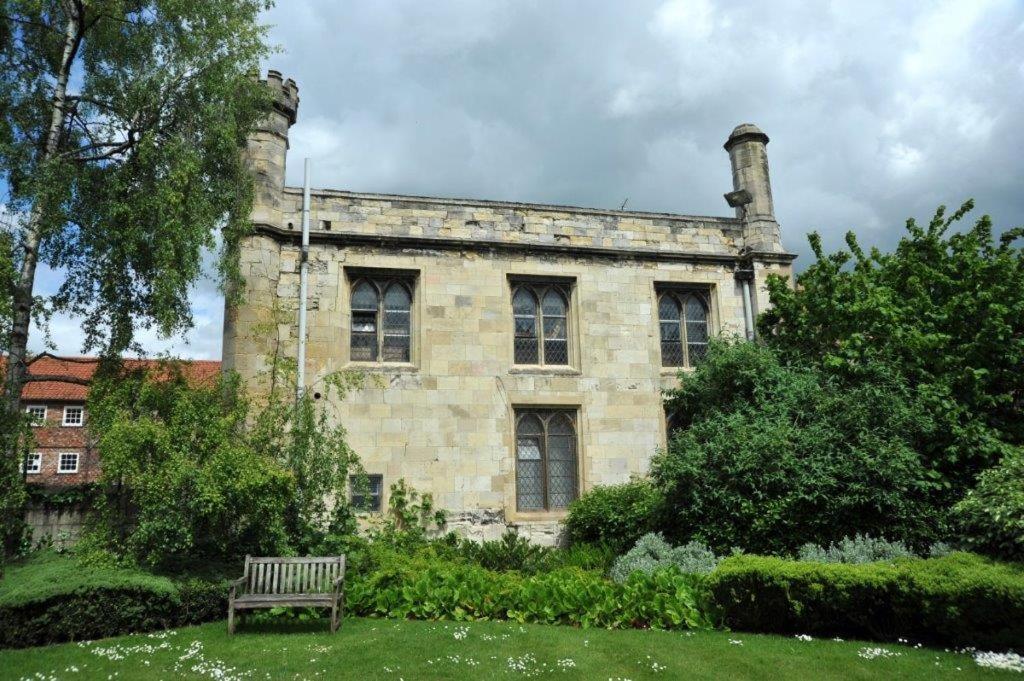 Minster View Apartment At Talbot Court, York Buitenkant foto