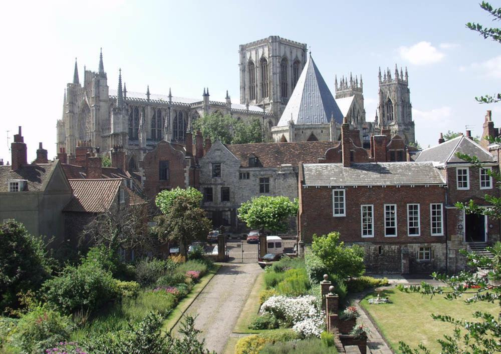 Minster View Apartment At Talbot Court, York Buitenkant foto