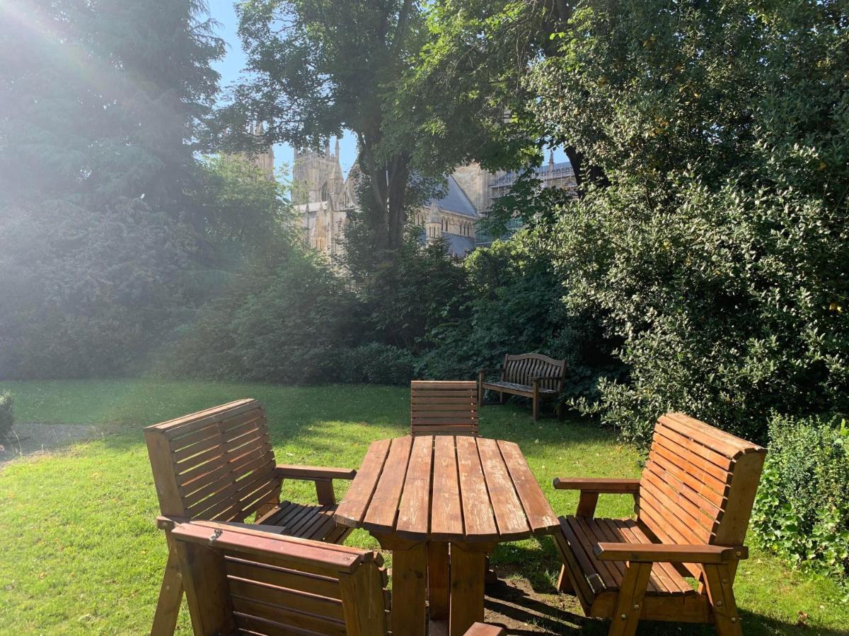 Minster View Apartment At Talbot Court, York Buitenkant foto