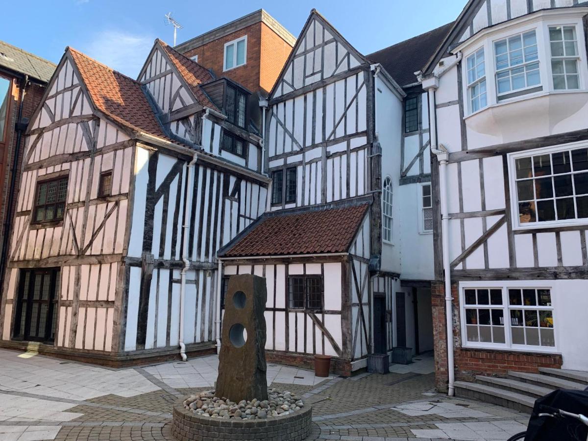 Minster View Apartment At Talbot Court, York Buitenkant foto